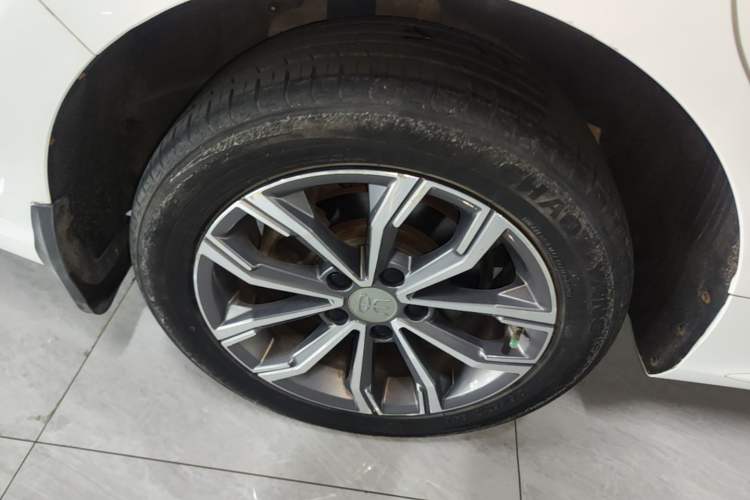 Used BYD Song MAX 2019 1.5T Automatic Smart Connect Ruiyi Sunroof Model 7 Seats China VI Standard Right Rear Wheel Hub