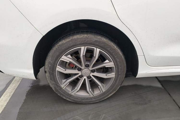Used BYD Song MAX 2019 1.5T Automatic Smart Connect Ruiyi Sunroof Model 7 Seats China VI Standard Right Rear Wheel Hub