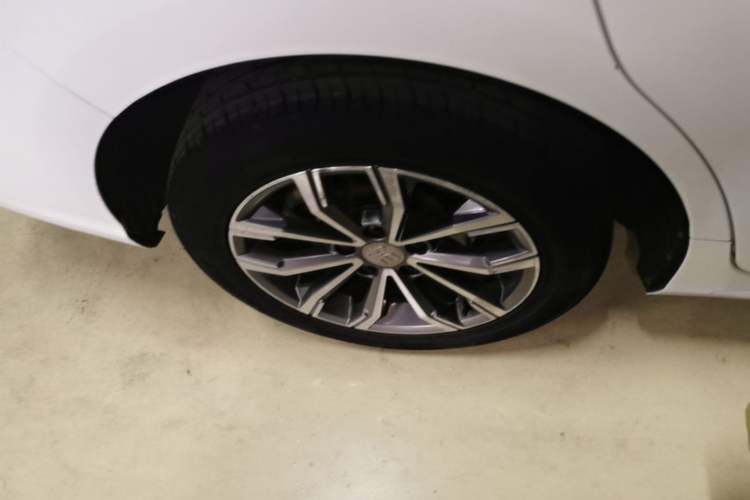 Used BYD Song MAX 2019 1.5T Automatic Smart Connect Prestige 7-Seater China VI Standard Right Rear Wheel Hub