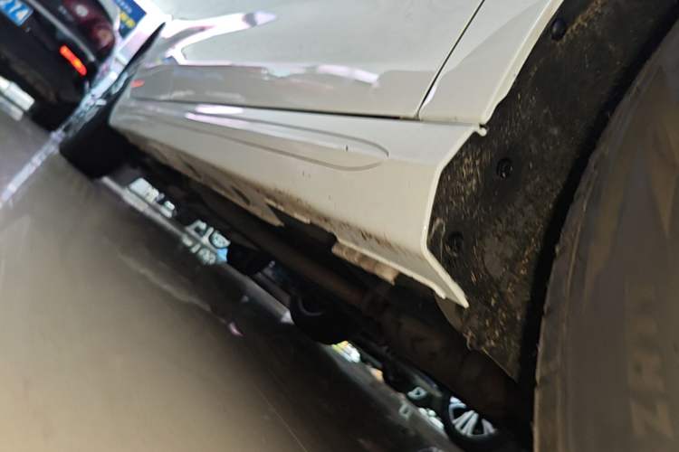Used BYD Song MAX 2019 1.5T Automatic Smart Connect ZhiLian RuiDong Model 7 Seats China V Emission Standard Right Side Sill
