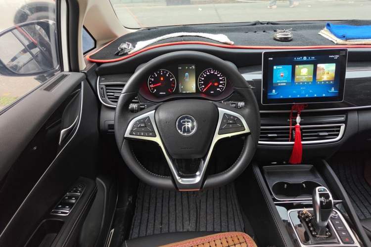 Used BYD Song MAX 2019 1.5T Automatic Smart Connect Ruiyi Sunroof Model 7 Seats China VI Standard Steering Wheel