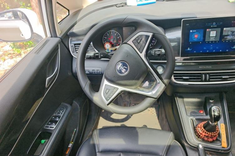 Used BYD Song MAX 2019 1.5T Manual Smart Connect Ruiyi Sunroof Model 6 Seats China VI Standard Steering Wheel
