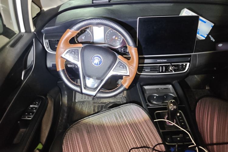 Used BYD Song MAX 2019 1.5T Automatic Smart Connect Prestige Model 6 Seats China VI Standard Steering Wheel
