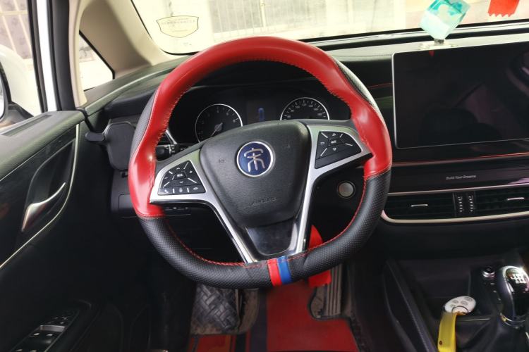 Used BYD Song MAX 2019 1.5T Manual Smart Connect Ruiyi Sunroof Model 7 Seats China VI Standard Steering Wheel
