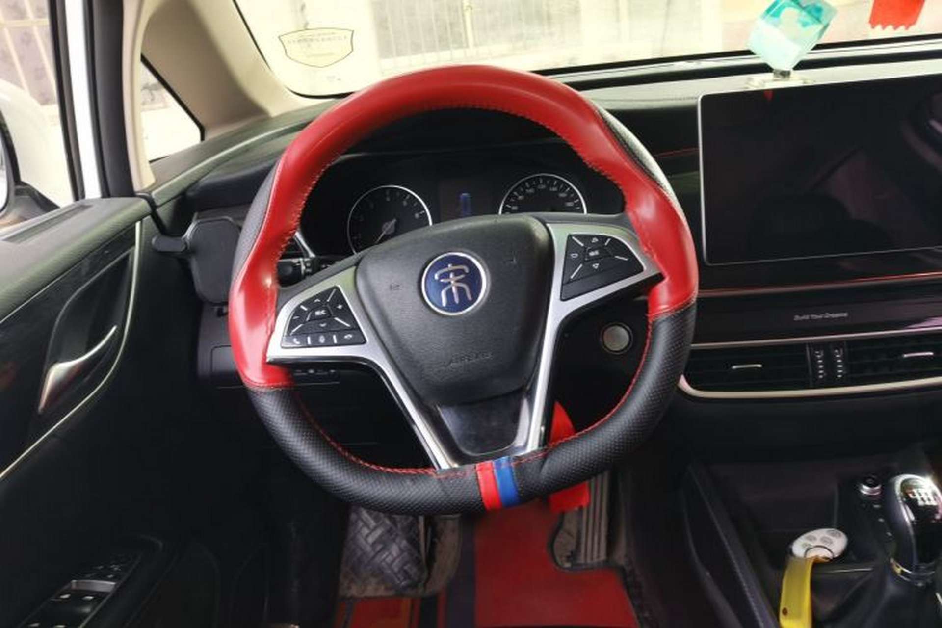 Used BYD Song MAX 2019 1.5T Manual Smart Connect Ruiyi Sunroof Model 7 Seats China VI Standard Steering Wheel