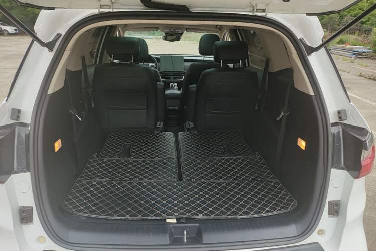 Used BYD Song MAX 2019 1.5T Automatic SmartConnect ZhiLian RuiDong Edition with 6 Seats China VI Standard Trunk
