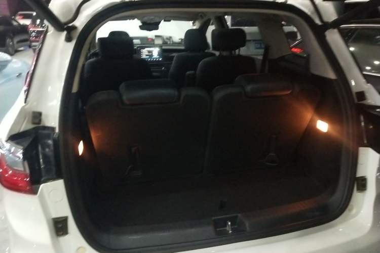Used BYD Song MAX 2019 1.5T Automatic SmartConnect ZhiLian RuiDong Edition with 6 Seats China VI Standard Trunk