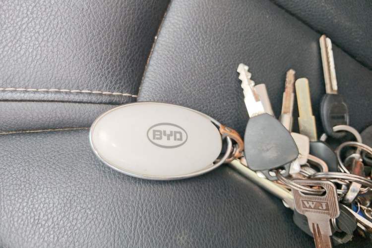 Used BYD Song MAX 2019 1.5T Manual Smart Connect Ruiyi Sunroof Model 6 Seats China VI Standard Vehicle Key