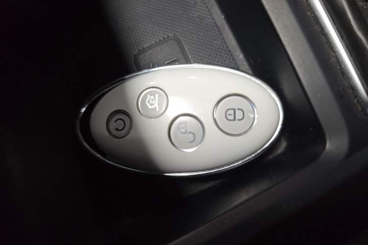 Used BYD Song MAX 2019 1.5T Manual Smart Connect Ruiyi Sunroof Model 6 Seats China VI Standard Vehicle Key