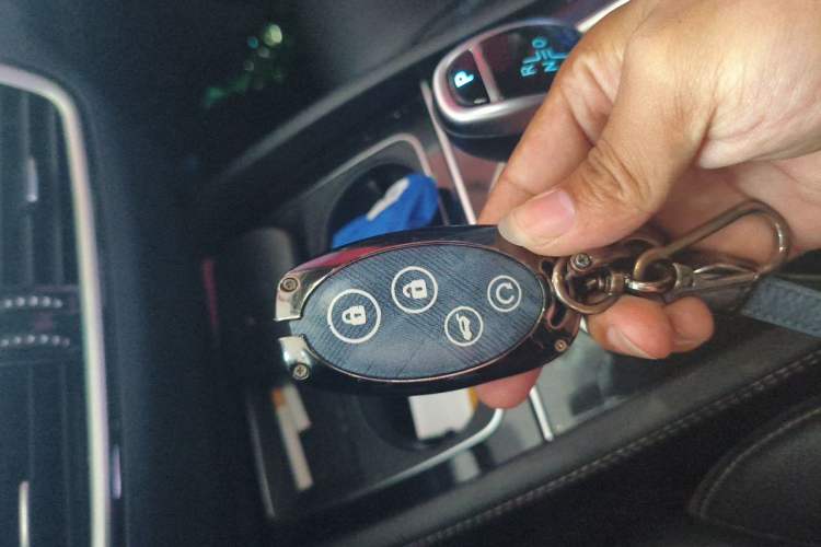 Used BYD Song MAX 2019 1.5T Automatic Smart Connect ZhiLian RuiDong 6-Seater China V Standard Vehicle Key