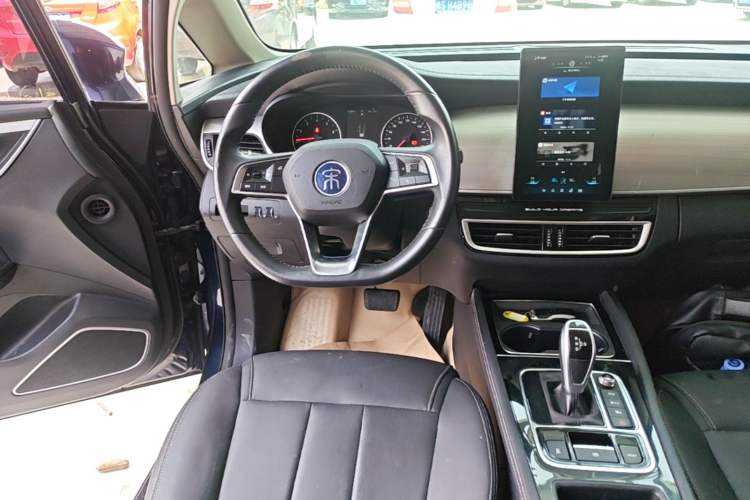 Used BYD Song MAX 2021 Upgraded Model 1.5T Automatic Luxury 6-Seater Audio And AC Panel