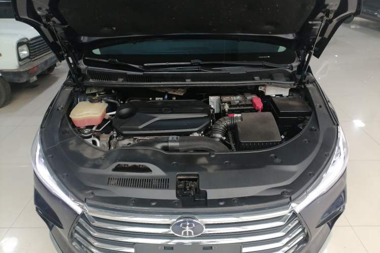 Used BYD Song MAX 2021 Upgraded Model 1.5T Automatic Luxury 6-Seater Engine Bay