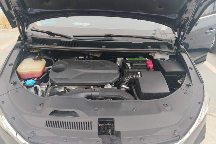 Used BYD Song MAX 2021 Upgraded Model 1.5T Automatic Luxury 6-Seater Engine Bay