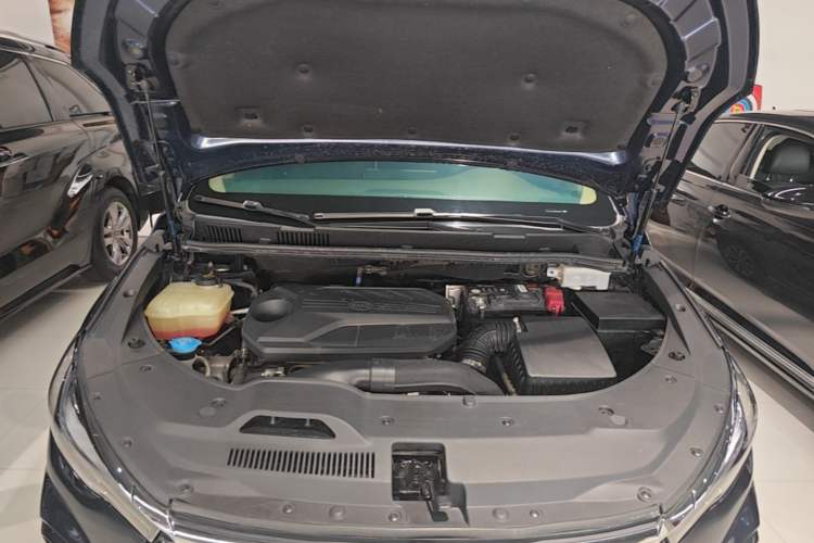 Used BYD Song MAX 2021 Upgraded Model 1.5T Automatic Flagship 7-Seater Engine Bay