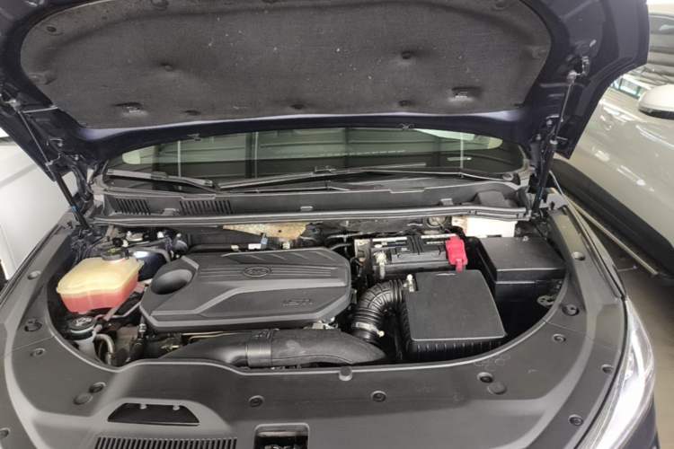 Used BYD Song MAX 2021 Upgraded Model 1.5T Automatic Luxury 6-Seater Engine Bay