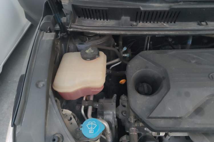 Used BYD Song MAX 2021 Upgraded Model 1.5T Automatic Prestige 7-Seater Engine Bay Right