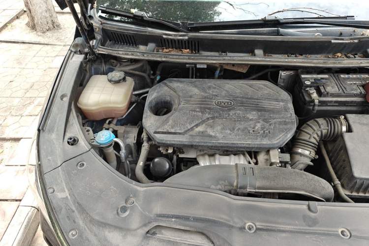 Used BYD Song MAX 2021 Upgraded Model 1.5T Automatic Prestige 7-Seater Engine Bay Right