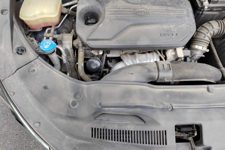 Used BYD Song MAX 2021 Upgraded Model 1.5T Automatic Prestige 6-Seater Engine Bay Right