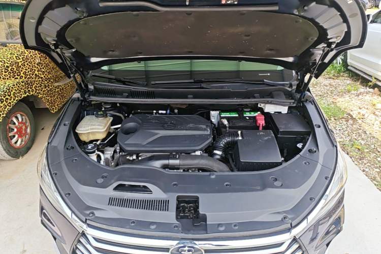 Used BYD Song MAX 2021 Upgraded Model 1.5T Automatic Luxury 6-Seater Engine Bay