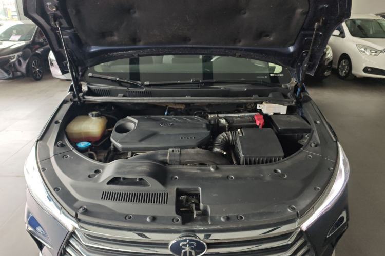 Used BYD Song MAX 2021 Upgraded Model 1.5T Automatic Flagship Version with 6 Seats Engine Bay
