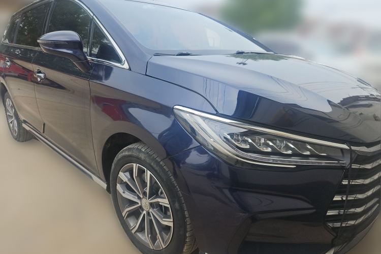 Used BYD Song MAX 2021 Upgraded Model 1.5T Automatic Luxury 7-Seater Front Right 45 Deg