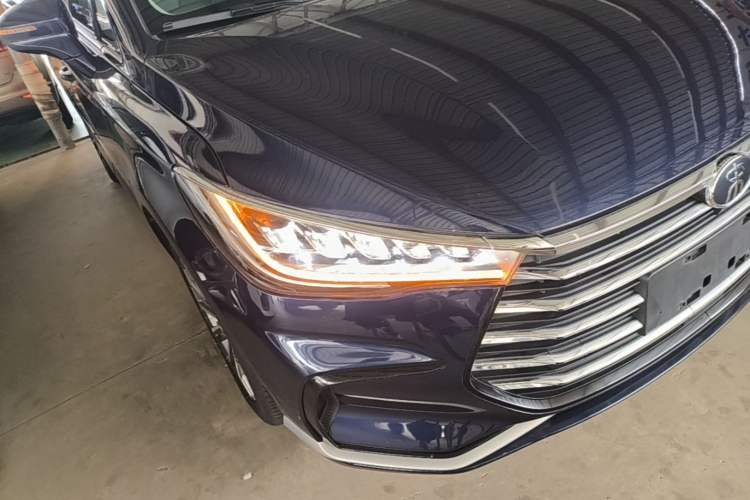 Used BYD Song MAX 2021 Upgraded Model 1.5T Automatic Luxury 6-Seater Front Right 45 Deg