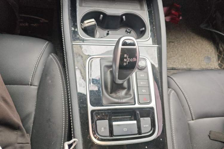 Used BYD Song MAX 2021 Upgraded Model 1.5T Automatic Luxury 7-Seater Gear Lever