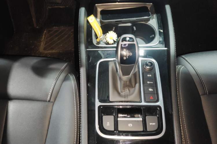 Used BYD Song MAX 2021 Upgraded Model 1.5T Automatic Luxury 7-Seater Gear Lever