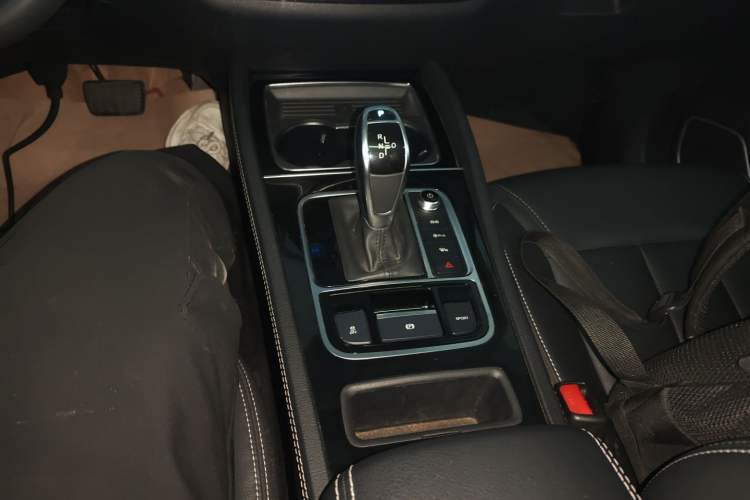 Used BYD Song MAX 2021 Upgraded Model 1.5T Automatic Luxury 7-Seater Gear Lever