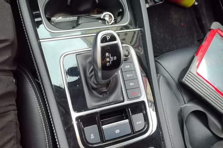Used BYD Song MAX 2021 Upgraded Model 1.5T Automatic Luxury 7-Seater Gear Lever