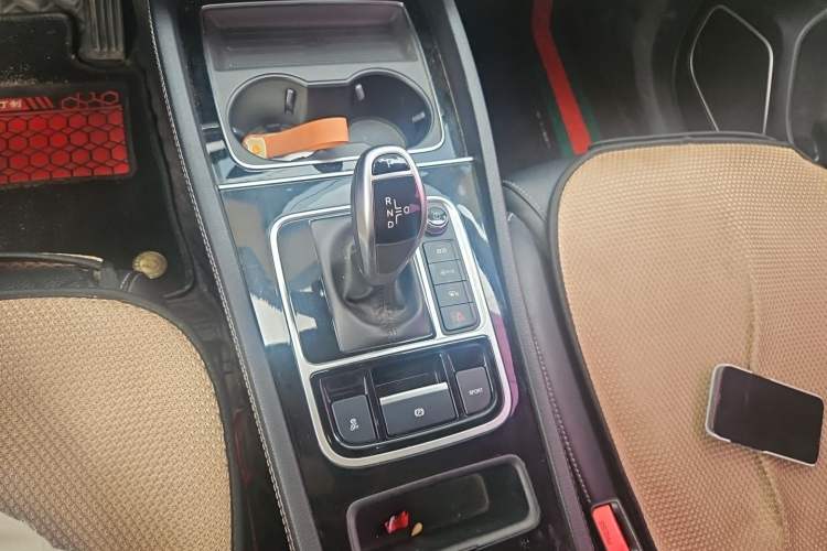 Used BYD Song MAX 2021 Upgraded Model 1.5T Automatic Luxury 7-Seater Gear Lever