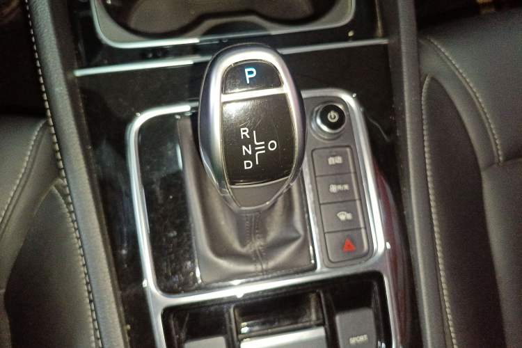 Used BYD Song MAX 2021 Upgraded Model 1.5T Automatic Prestige 6-Seater Gear Lever