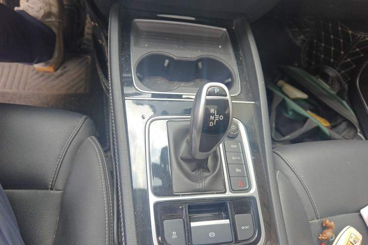 Used BYD Song MAX 2021 Upgraded Model 1.5T Automatic Luxury 7-Seater Gear Lever