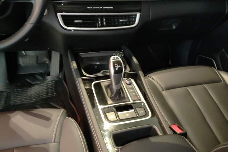 Used BYD Song MAX 2021 Upgraded Model 1.5T Automatic Luxury 7-Seater Gear Lever