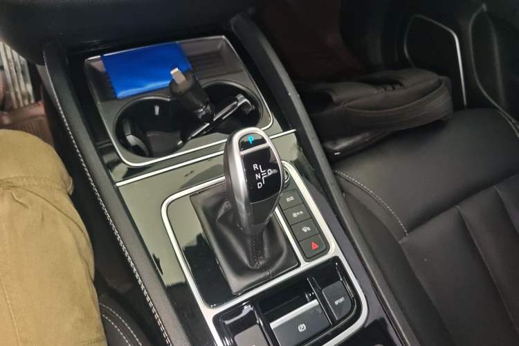 Used BYD Song MAX 2021 Upgraded Model 1.5T Automatic Luxury 7-Seater Gear Lever