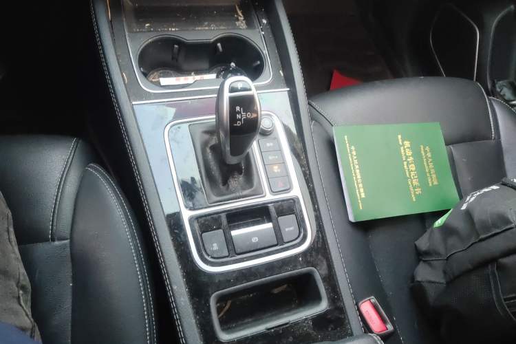 Used BYD Song MAX 2021 Upgraded Model 1.5T Automatic Luxury 7-Seater Gear Lever
