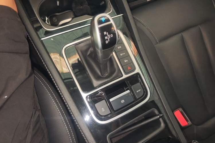 Used BYD Song MAX 2021 Upgraded Model 1.5T Automatic Luxury 7-Seater Gear Lever