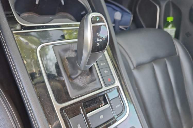 Used BYD Song MAX 2021 Upgraded Model 1.5T Automatic Luxury 7-Seater Gear Lever