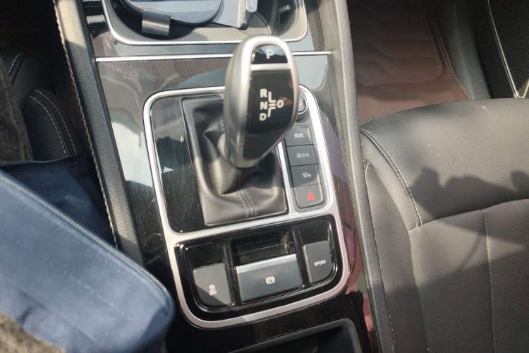 Used BYD Song MAX 2021 Upgraded Model 1.5T Automatic Luxury 6-Seater Gear Lever