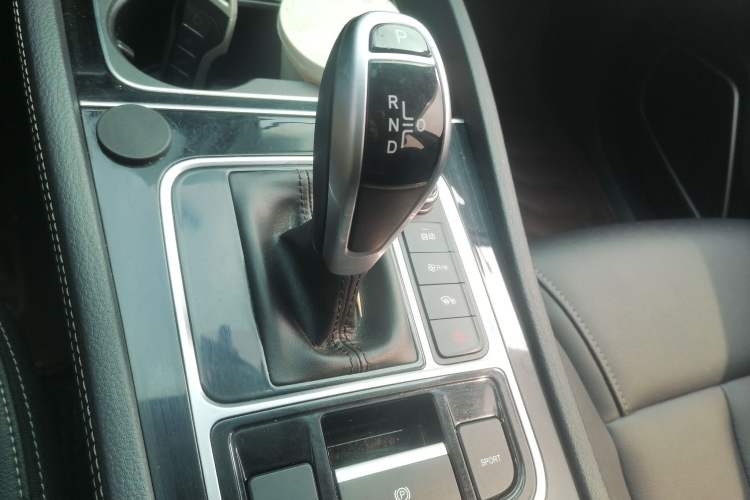 Used BYD Song MAX 2021 Upgraded Model 1.5T Automatic Luxury 7-Seater Gear Lever