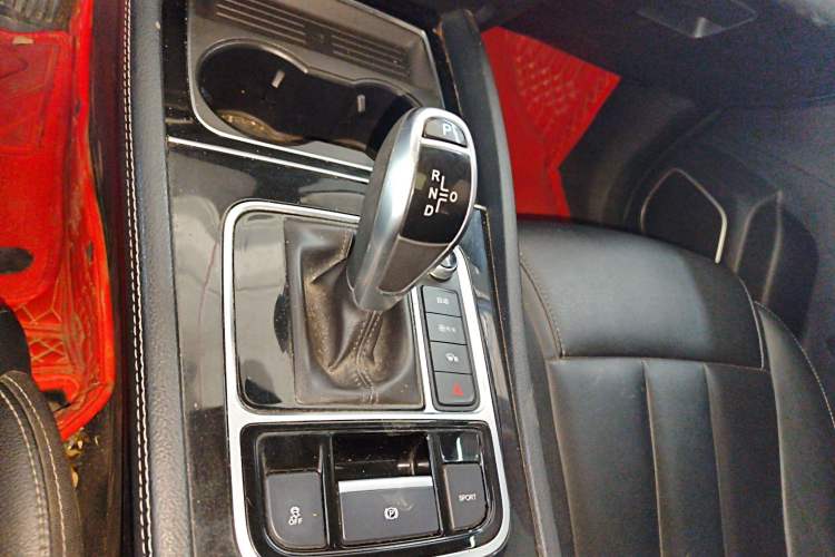 Used BYD Song MAX 2021 Upgraded Model 1.5T Automatic Luxury 7-Seater Gear Lever