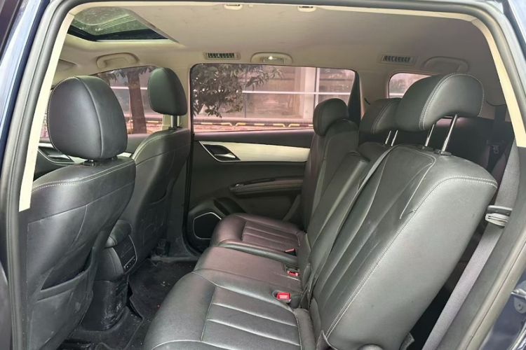 Used BYD Song MAX 2021 Upgraded Model 1.5T Automatic Luxury 7-Seater Interior 2