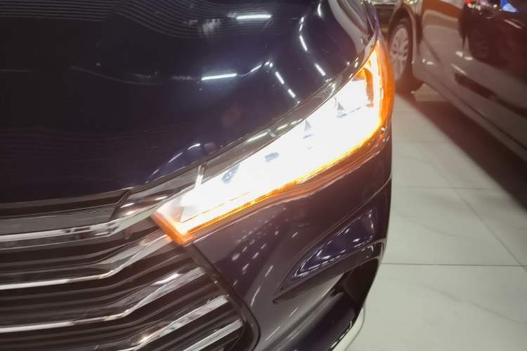 Used BYD Song MAX 2021 Upgraded Model 1.5T Automatic Luxury 6-Seater Left Front Headlight