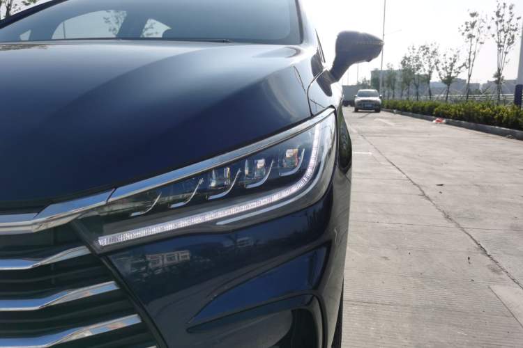 Used BYD Song MAX 2021 Upgraded Model 1.5T Automatic Flagship Version with 6 Seats Left Front Headlight