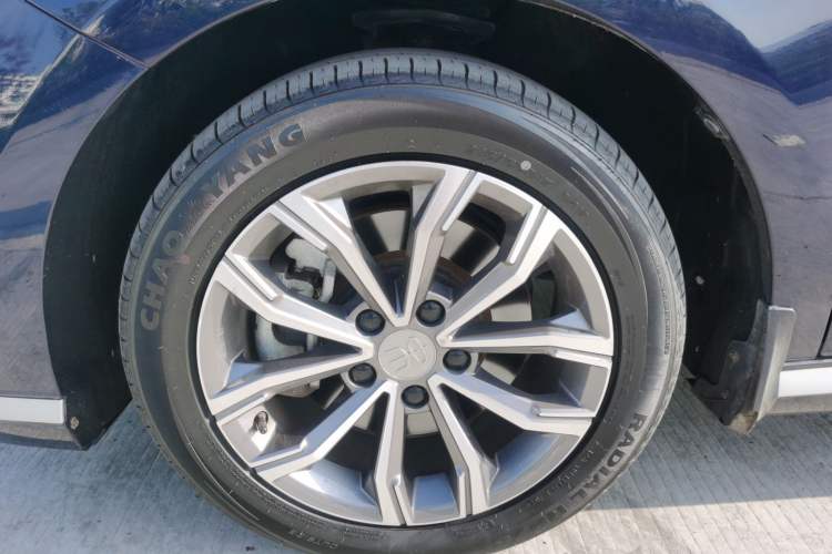 Used BYD Song MAX 2021 Upgraded Model 1.5T Automatic Flagship Version with 6 Seats Left Front Wheel Hub