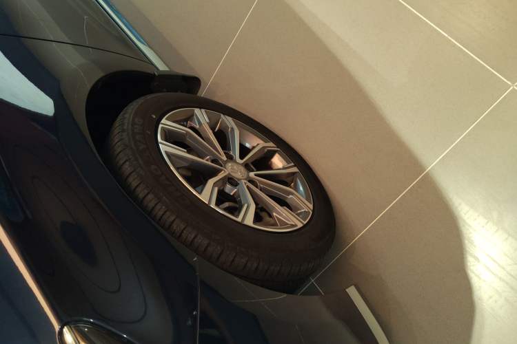 Used BYD Song MAX 2021 Upgraded Model 1.5T Automatic Luxury 7-Seater Left Front Wheel Hub