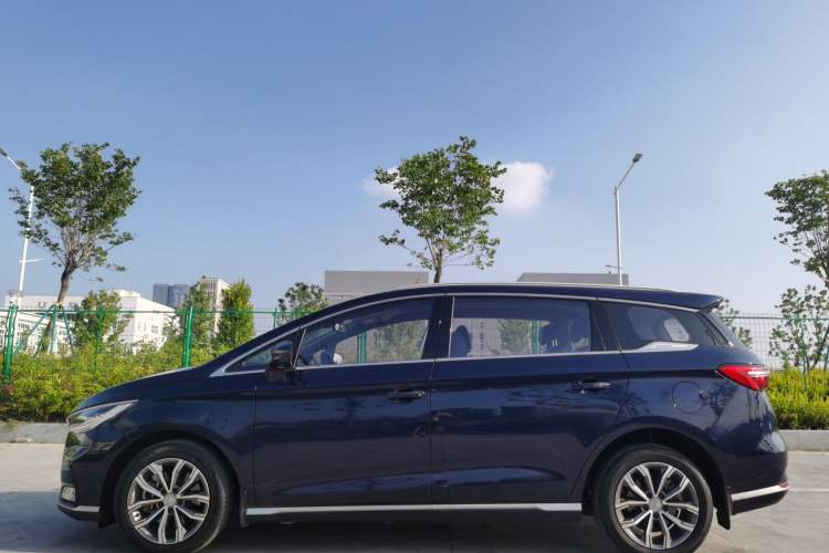 Used BYD Song MAX 2021 Upgraded Model 1.5T Automatic Flagship Version with 6 Seats Left Side