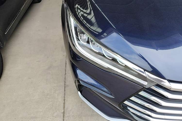 Used BYD Song MAX 2021 Upgraded Model 1.5T Automatic Flagship Version with 6 Seats Right Front Headlight