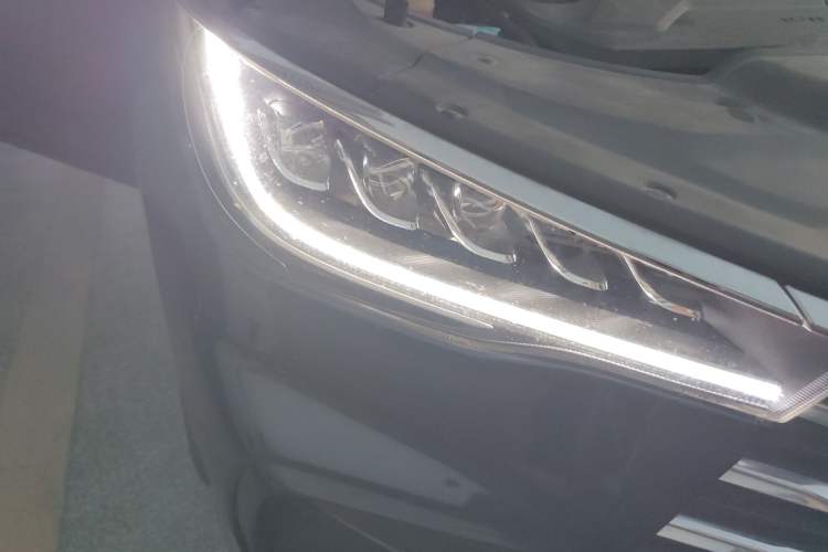 Used BYD Song MAX 2021 Upgraded Model 1.5T Automatic Prestige 7-Seater Right Front Headlight