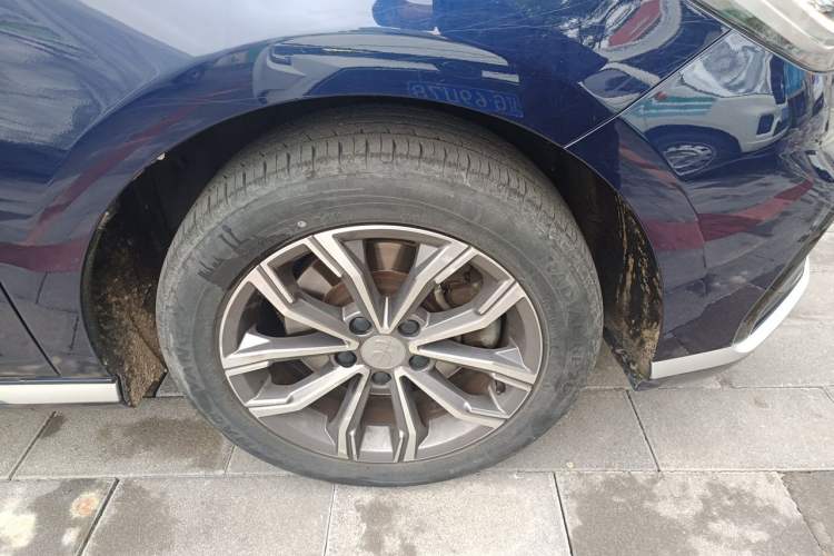 Used BYD Song MAX 2021 Upgraded Model 1.5T Automatic Luxury 7-Seater Right Front Wheel Hub
